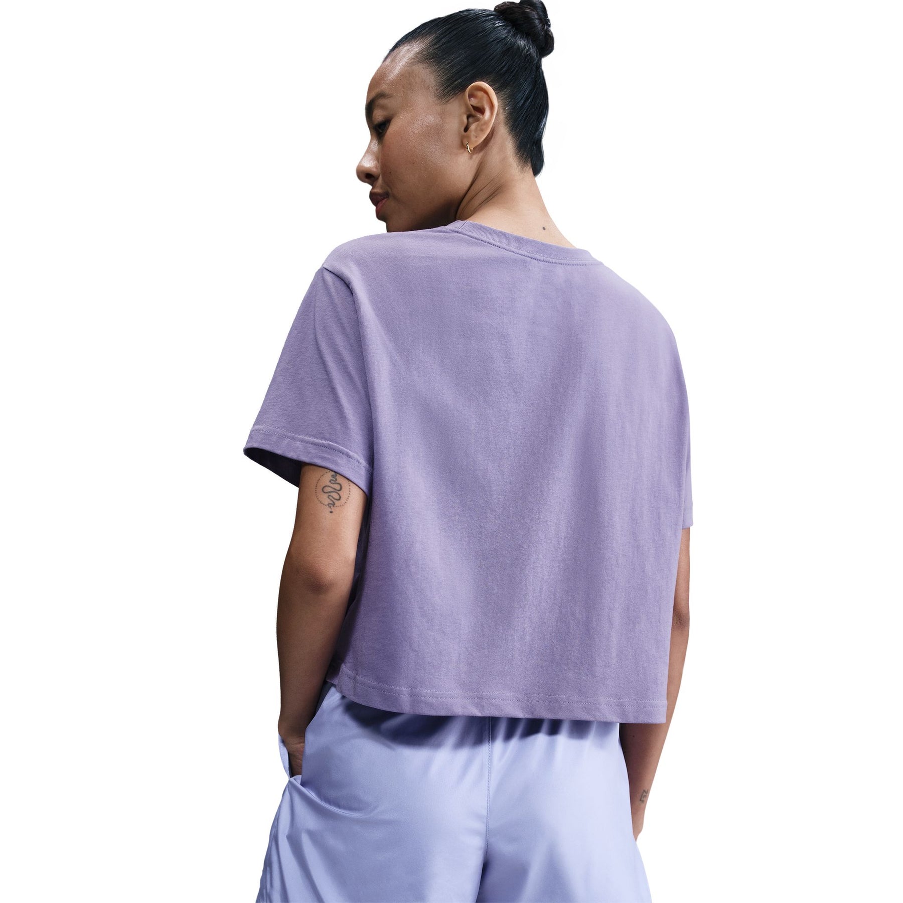 Áo Tay Ngắn Thời Trang Nữ NIKE As W NSW Tee Essntl CRP Icn Ft