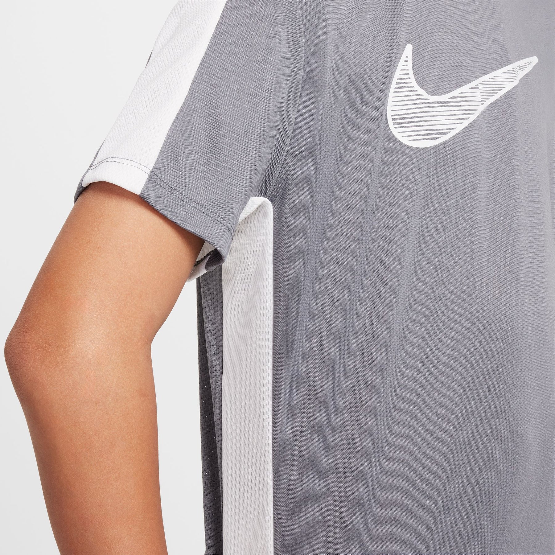 Áo Tay Ngắn Thể Thao Tập Luyện Trẻ Em Unisex Nike K Nk Df Trphy23 Ss Top Gx