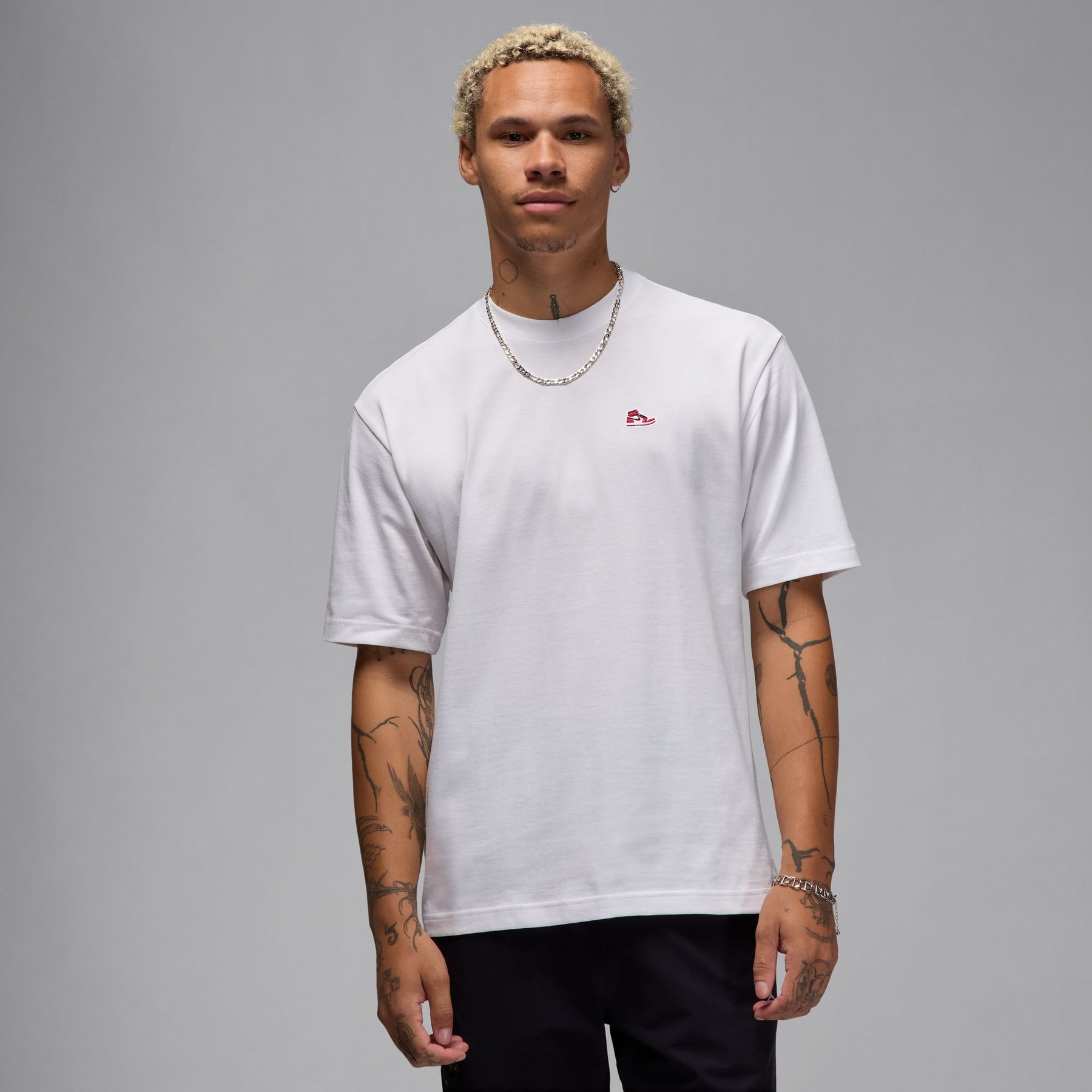 Áo Tay Ngắn Thể Thao Bóng Rổ Nam Nike M J Brnd Br Snkr Pch Ss Crw
