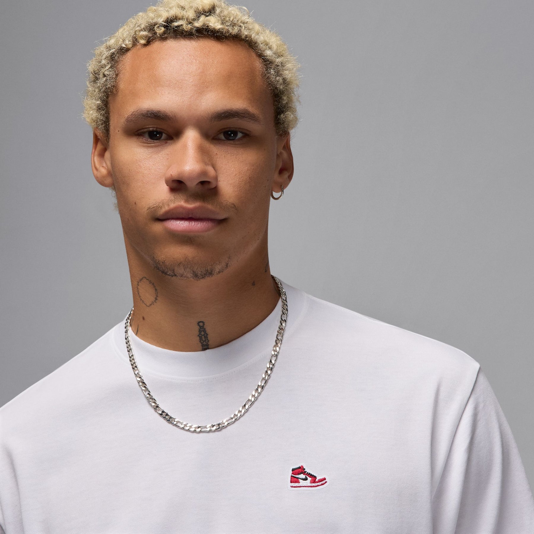 Áo Tay Ngắn Thể Thao Bóng Rổ Nam Nike M J Brnd Br Snkr Pch Ss Crw