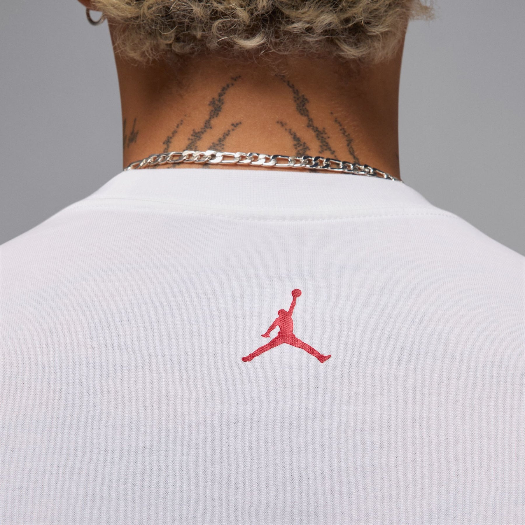 Áo Tay Ngắn Thể Thao Bóng Rổ Nam Nike M J Brnd Br Snkr Pch Ss Crw