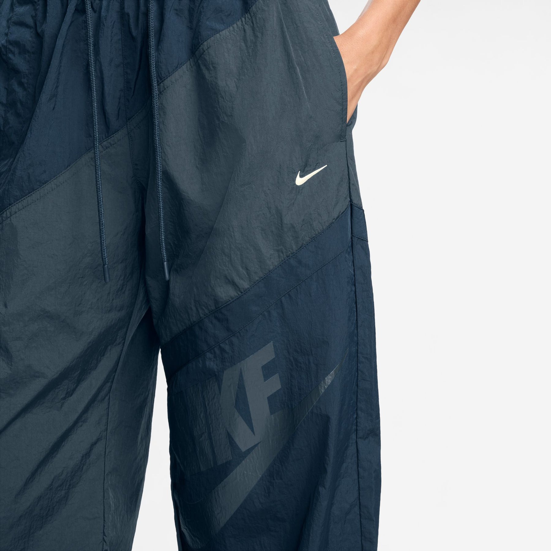 Quần Dài Thể Thao Thời Trang Nữ Nike As W Nsw Street Wvn Oh Pant