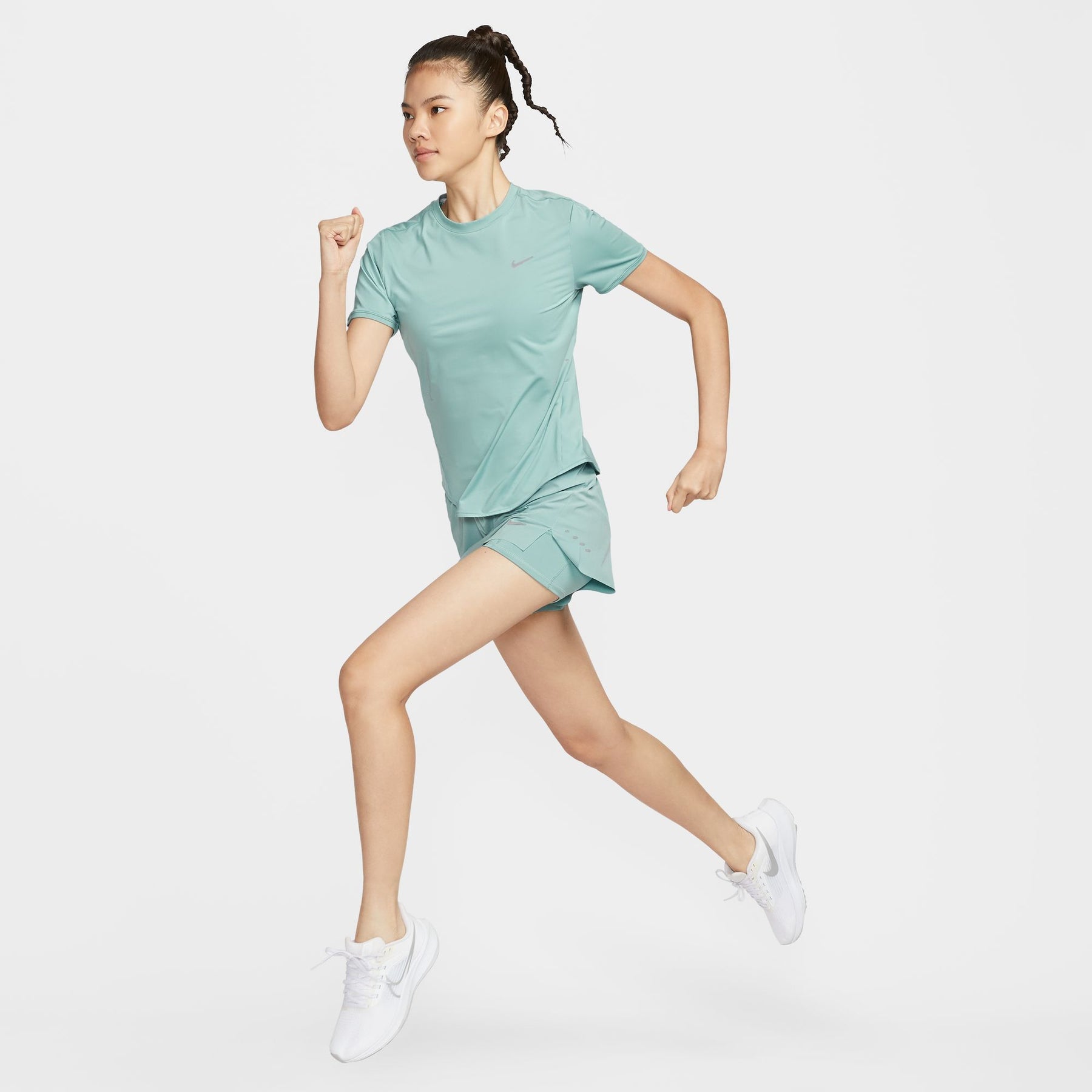 Quần Ngắn Thể Thao Chạy Bộ Nữ Nike As W Nk Swift Df Mr 2N1 Shrt