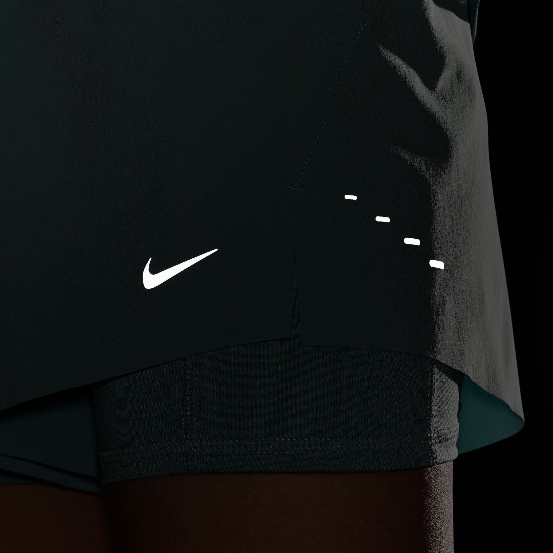 Quần Ngắn Thể Thao Chạy Bộ Nữ Nike As W Nk Swift Df Mr 2N1 Shrt