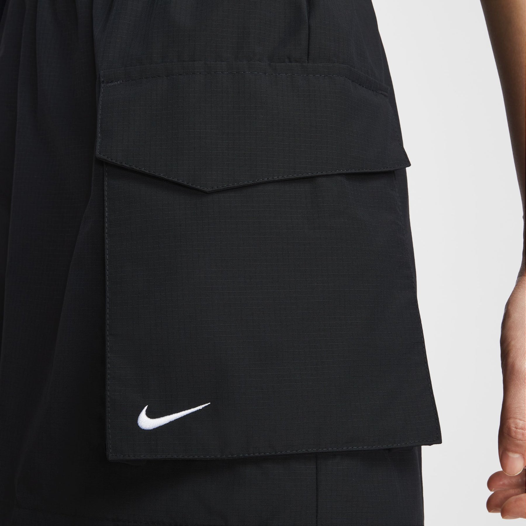Quần ngắn Thể Thao Thời Trang Nữ NIKE AS W NSW ESSNTL WVN HR 5" CRGO