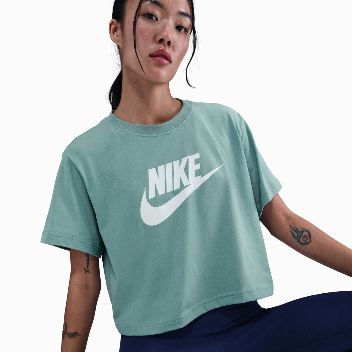 Áo Tay Ngắn Thời Trang Nữ NIKE As W NSW Tee Essntl CRP Icn Ft
