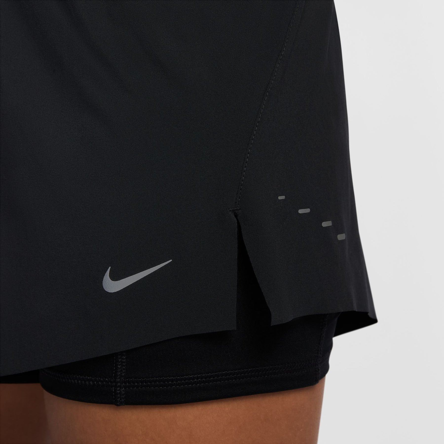 Quần Ngắn Thể Thao Chạy Bộ Nữ Nike As W Nk Swift Df Mr 2N1 Shrt