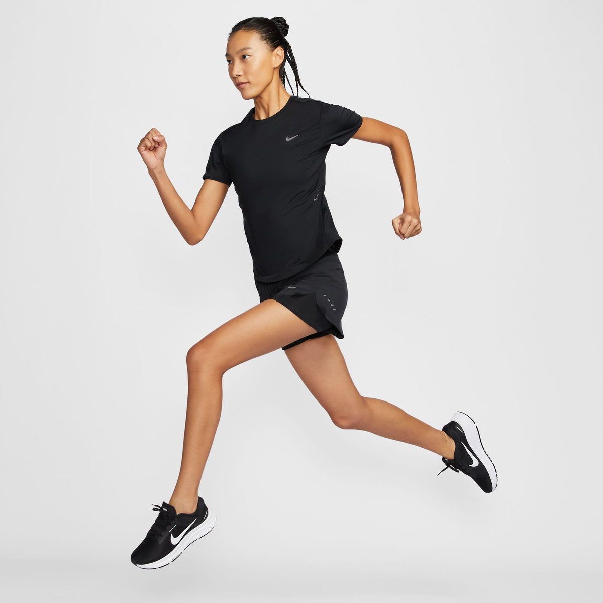 Quần Ngắn Thể Thao Chạy Bộ Nữ Nike As W Nk Swift Df Mr 2N1 Shrt