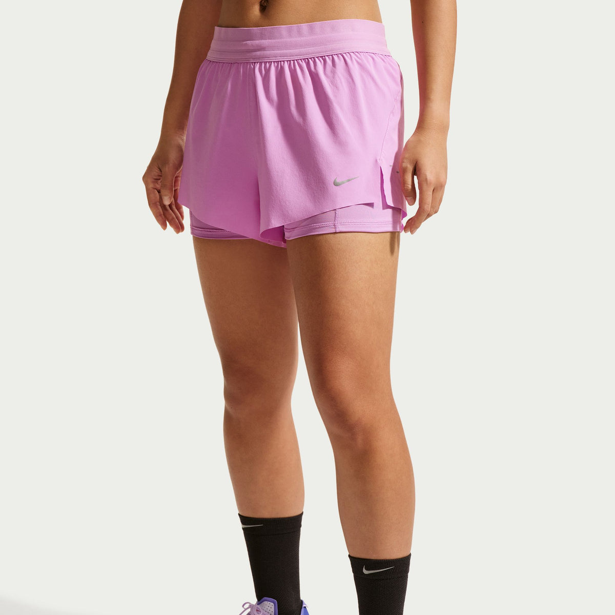 Quần Ngắn Thể Thao Chạy Bộ Nữ Nike As W Nk Swift Df Mr 2N1 Shrt
