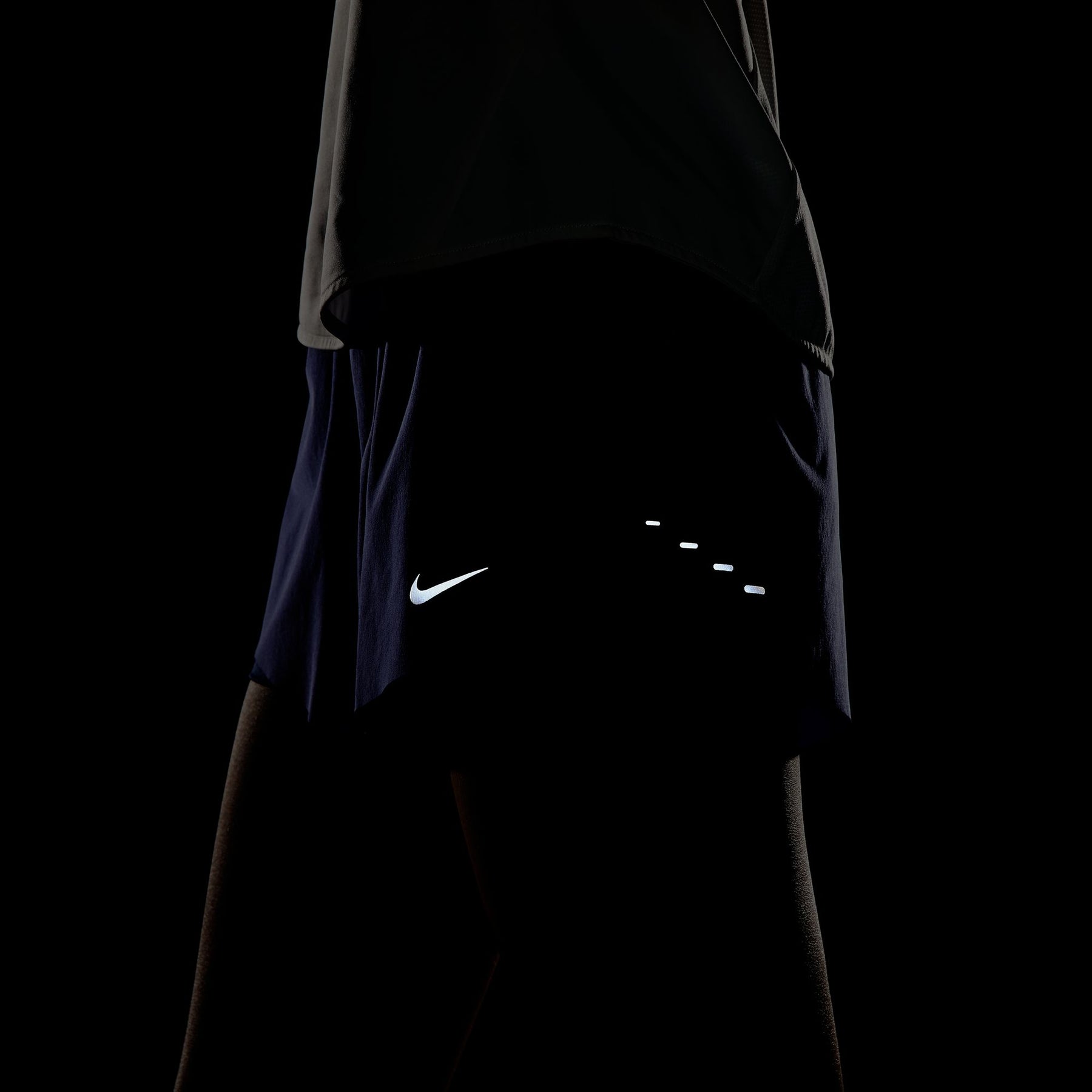 Quần Ngắn Thể Thao Chạy Bộ Nữ Nike As W Nk Swift Df Mr 2N1 Shrt