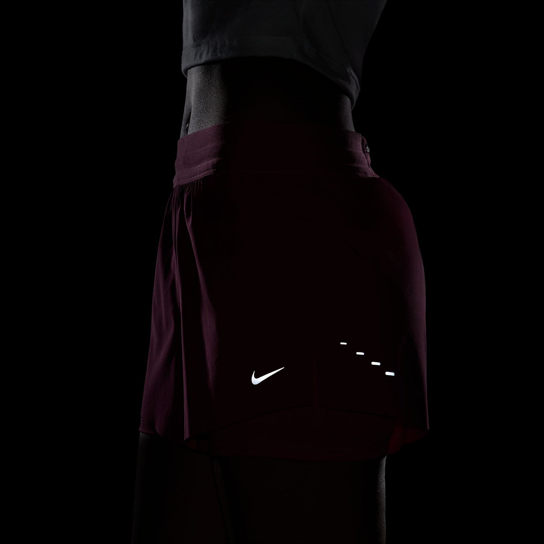 Quần Ngắn Thể Thao Chạy Bộ Nữ Nike As W Nk Swift Df Mr 2N1 Shrt