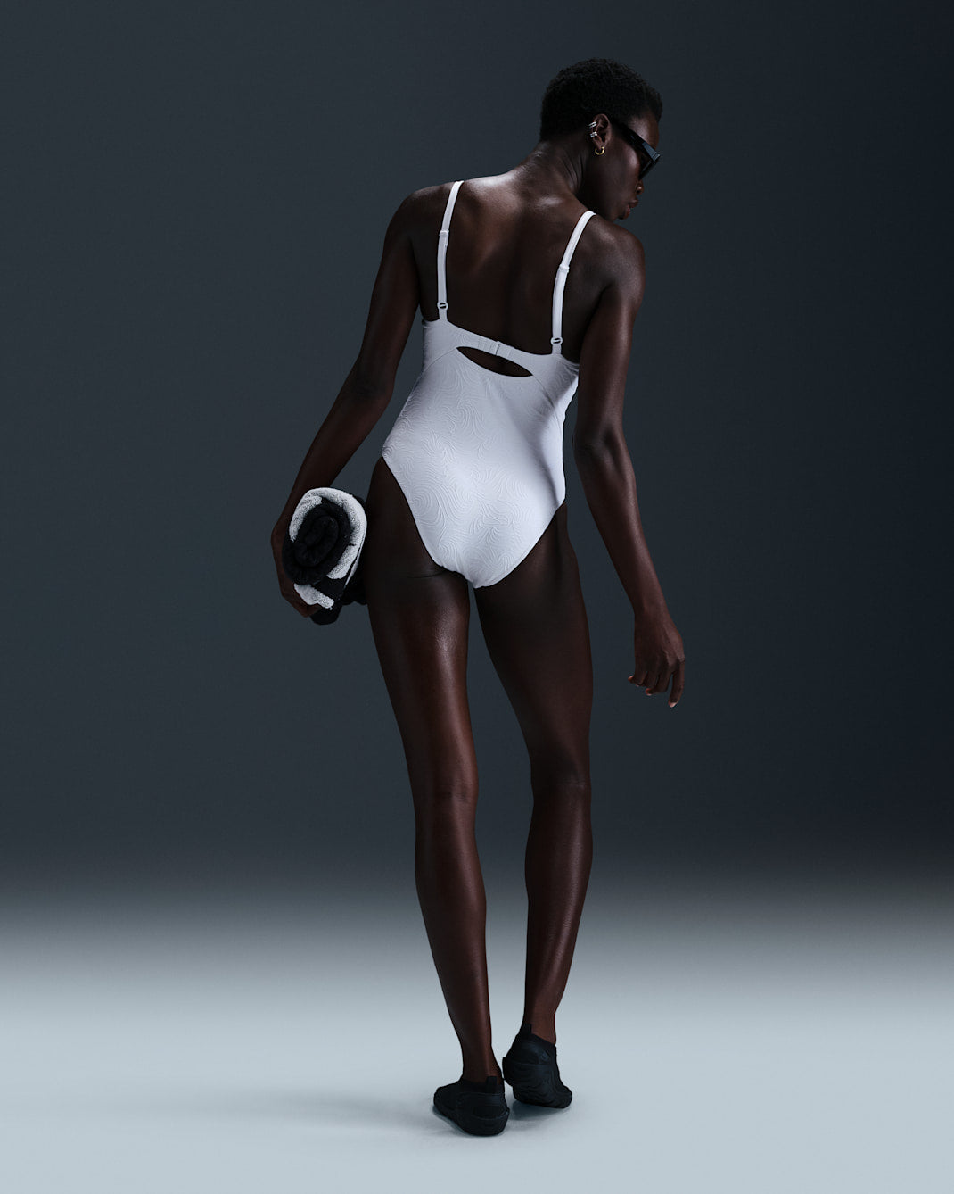 Đồ Bơi Thể Thao Một Mảnh Nữ Nike Swim V-Neck One Piece (Có Đệm Ngực)