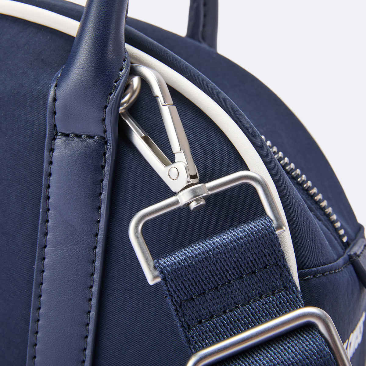 Túi Xách Thể Thao Thời Trang Unisex K-Swiss Hand Bag (25.5 x 10.8 x 18cm)